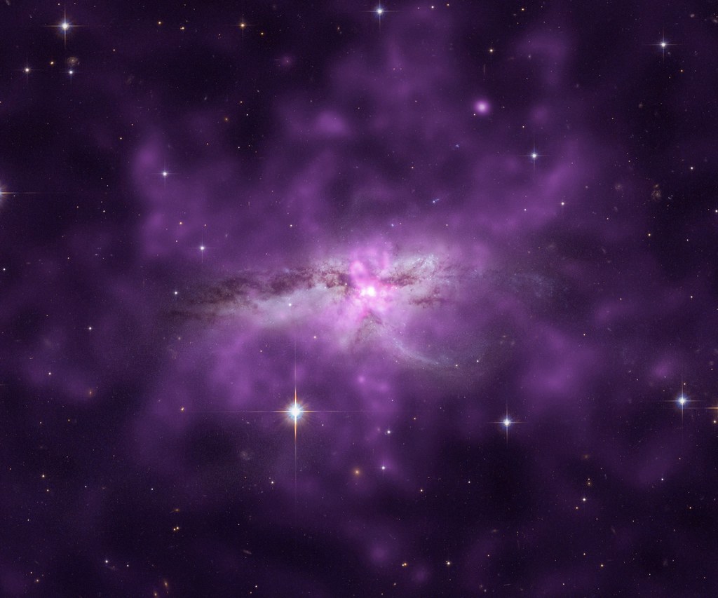 Giant Gas Cloud in System NGC 6240 (NASA, Chandra, 04/30/13)